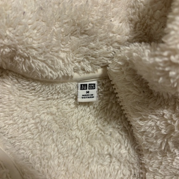 UNIQLO WHITE FLUFFY YARN FLEECE FULL-ZIP JACKET (worn) - Picture 2 of 3